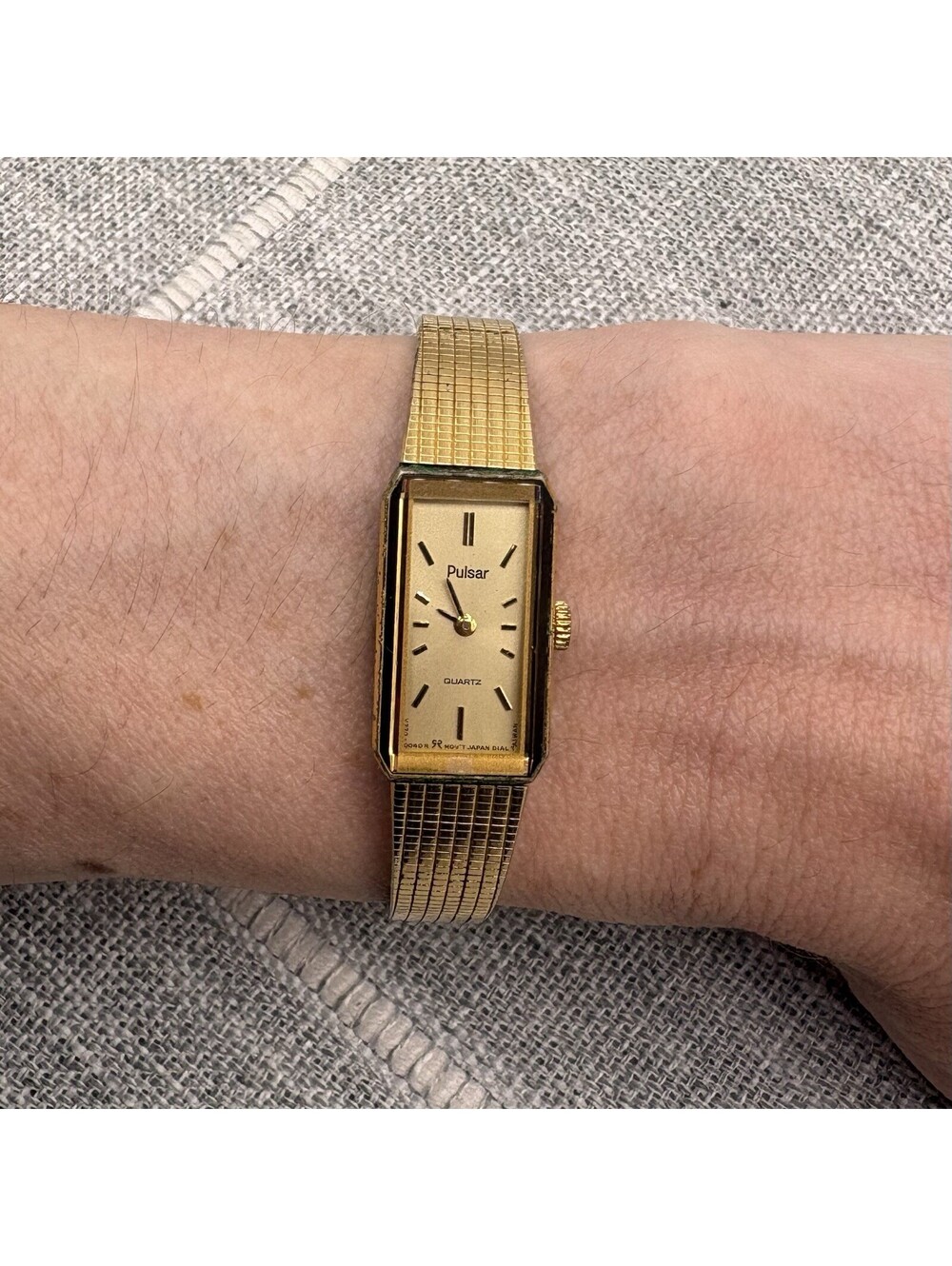 Vintage Pulsar V220-5110 Gold Tone Rectangular Quartz Watch